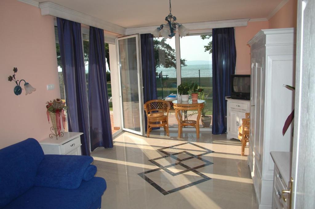 Gruber Apartman Siofok Phòng bức ảnh