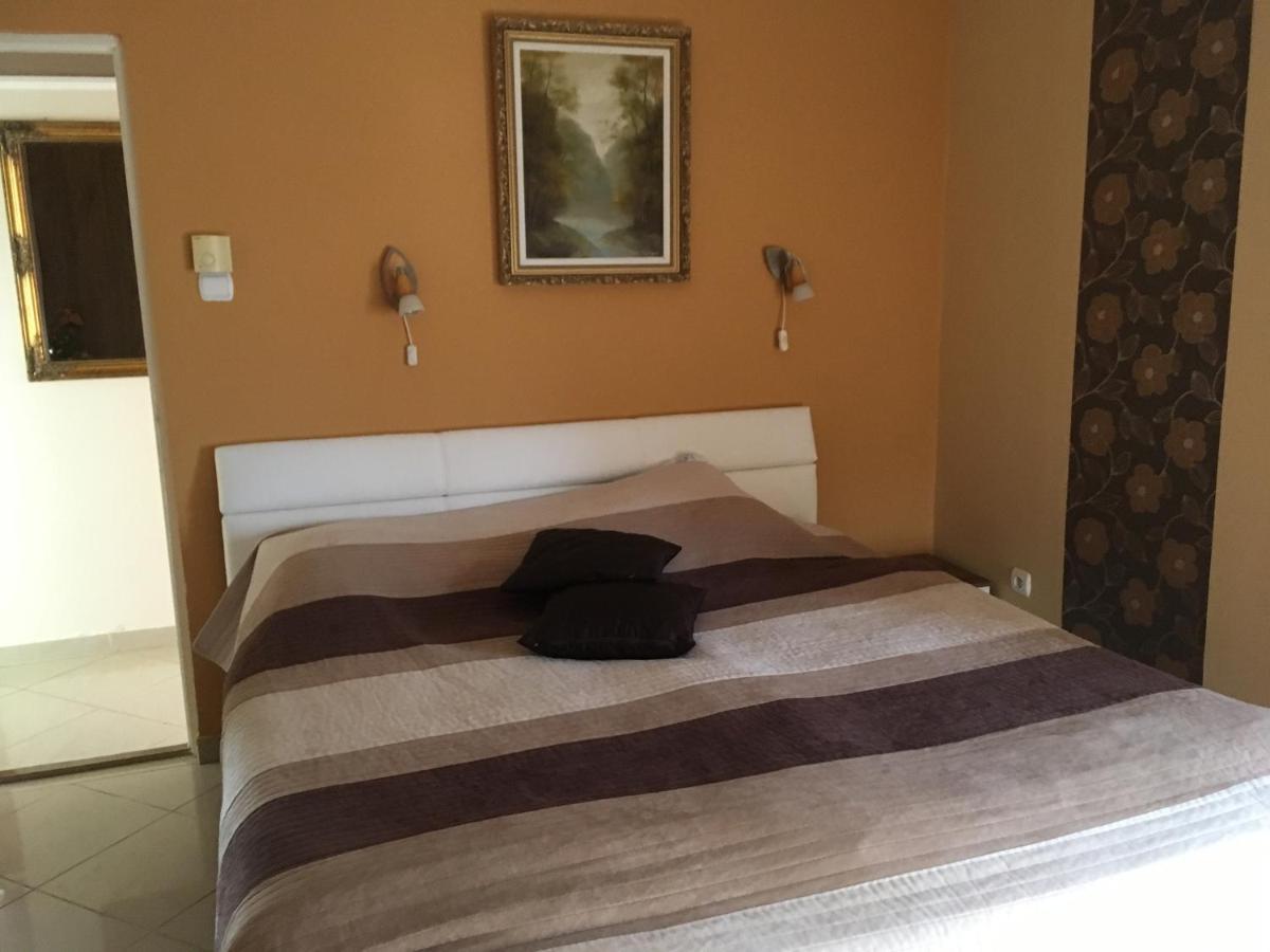 Gruber Apartman Siofok Ngoại thất bức ảnh