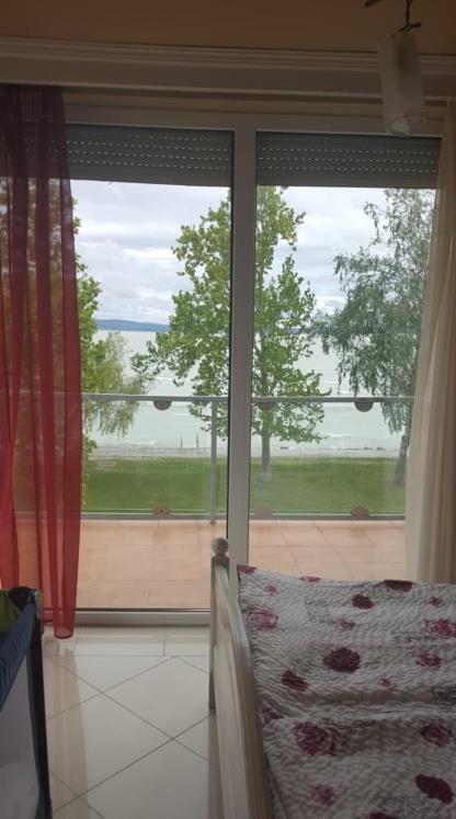 Gruber Apartman Siofok Ngoại thất bức ảnh